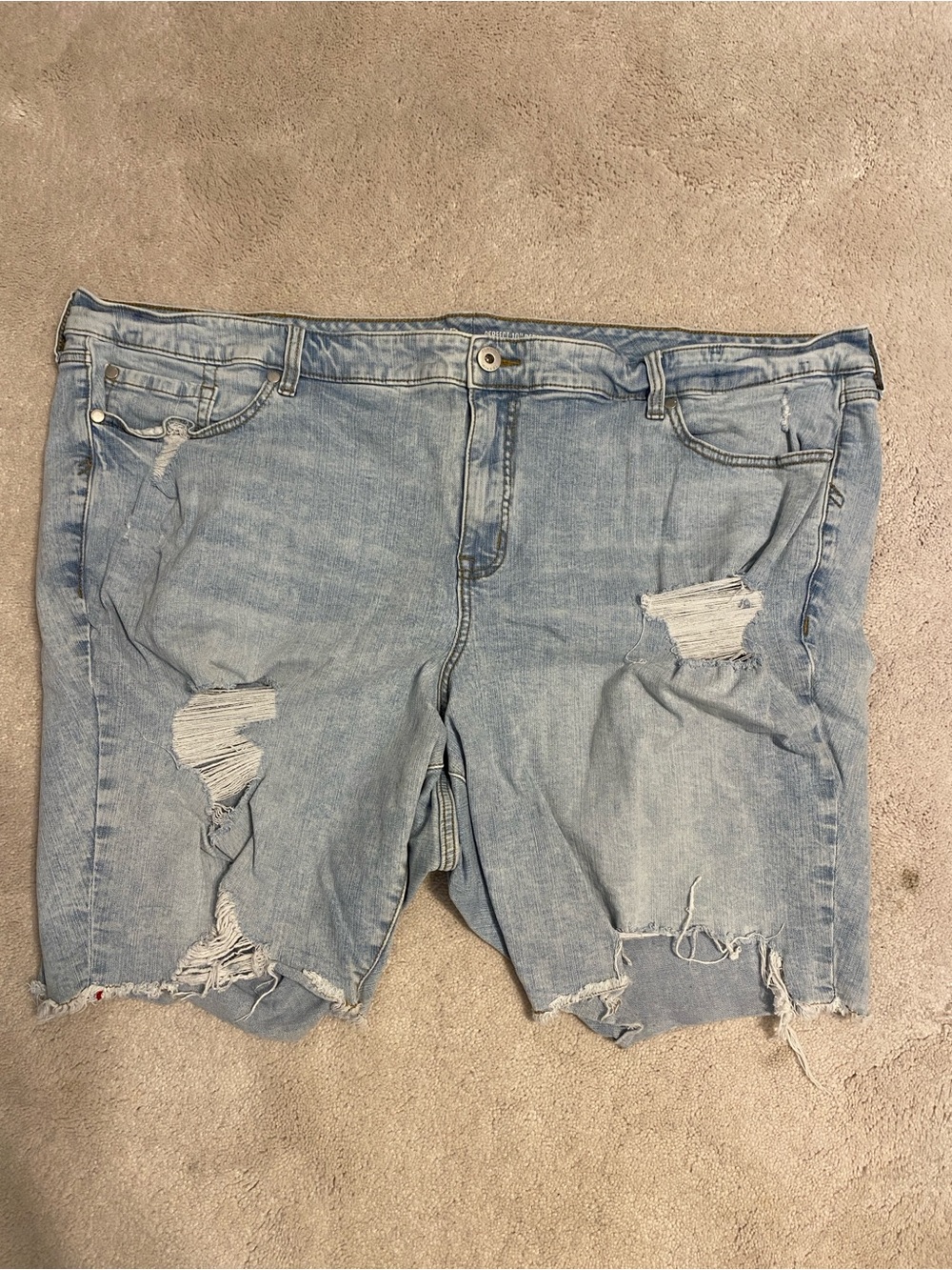 TORRID Light Wash Distressed Denim Shorts Size 28